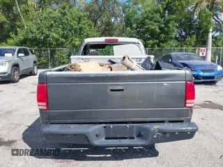 2001 Dodge Dakota z VIN 1B7FL26P71S313988, wystawiony jako IAAI lot #43517714 z przebiegiem 178 937 mil mil oraz . Historia ofert i sprzedaży dostępna na DreamBid. Obrazek 6.