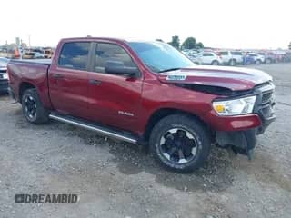 2021 Ram 1500 Tradesman z VIN 1C6RREGG1MN624984, wystawiony jako IAAI lot #42907043 z przebiegiem Nie podano mil oraz . Historia ofert i sprzedaży dostępna na DreamBid. Obrazek 1.