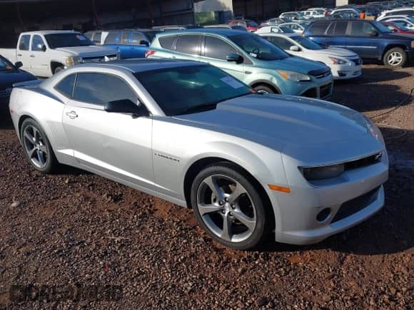2014 Chevrolet Camaro LT z VIN 2G1FC1E39E9255651, wystawiony jako IAAI lot #43502244 z przebiegiem 133 942 mil mil oraz . Historia ofert i sprzedaży dostępna na DreamBid. Obrazek 1.