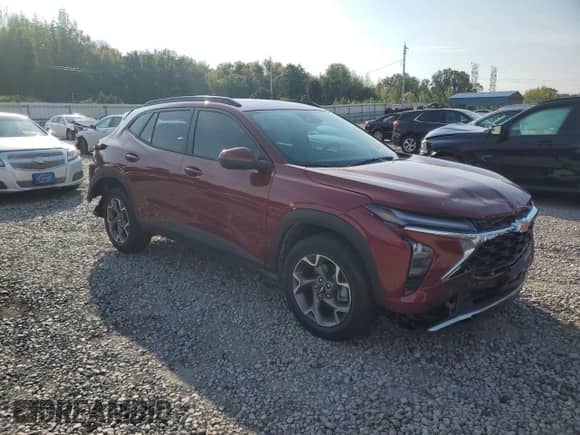 2025 Chevrolet Trax LT with VIN KL77LHEP3SC280912, listed as a Copart auction lot 83846475 with 2,092 mi miles and Salvage title. Bid and sale history available at DreamBid. Image 4.