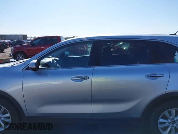 2019 Kia Sorento LX with VIN 5XYPG4A31KG531442, listed as a IAAI auction lot 42425631 with 186,913 mi miles and . Bid and sale history available at DreamBid. Image 14.