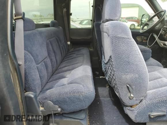 1997 GMC Sierra 1500 z VIN 2GTEC19R0V1553263, wystawiony jako Copart lot #52783805 z przebiegiem 230 959 mil mil oraz Szkoda całkowita • Salvage title. Historia ofert i sprzedaży dostępna na DreamBid. Obrazek 10.