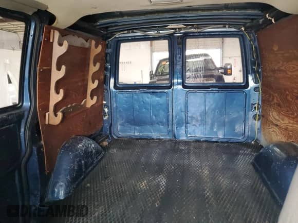 2005 Chevrolet Astro Cargo с VIN 1GCDM19X45B106264, выставлен на аукционе Copart как лот 65242445 с пробегом 270 860 миль миль и Списание • Salvage title. История ставок и продаж доступна на DreamBid. Изображение 10.