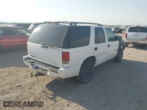 2004 Chevrolet Blazer LS with VIN 1GNDT13X24K152628, listed as a IAAI auction lot 42976588 with 141,655 mi miles and . Bid and sale history available at DreamBid. Image 4.
