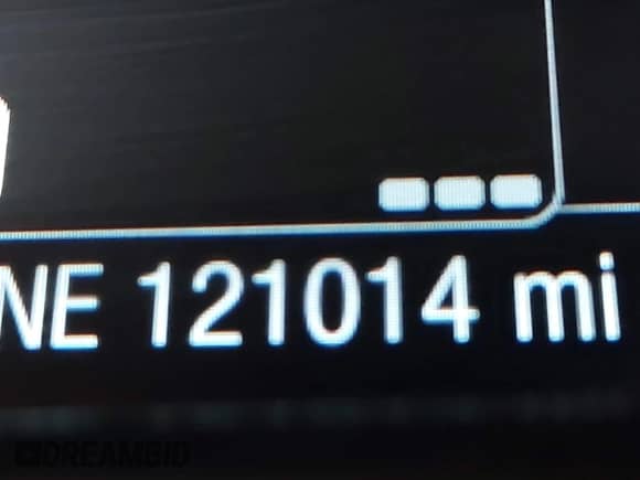 2014 Ford Focus Titanium z VIN 1FADP3N28EL431061, wystawiony jako IAAI lot #43187384 z przebiegiem 121 014 mil mil oraz . Historia ofert i sprzedaży dostępna na DreamBid. Obrazek 16.