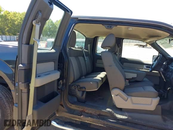 2010 Ford F-150 XL z VIN 1FTEX1E84AFD28770, wystawiony jako IAAI lot #43320606 z przebiegiem 109 728 mil mil oraz . Historia ofert i sprzedaży dostępna na DreamBid. Obrazek 8.