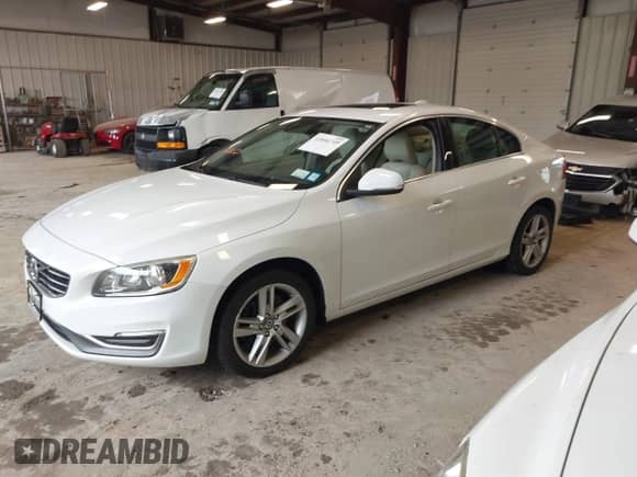 2015 Volvo S60 T5 Premier с VIN YV1612TB6F1305032, выставлен на аукционе IAAI как лот 42606749 с пробегом 93 421 миль миль и . История ставок и продаж доступна на DreamBid. Изображение 2.