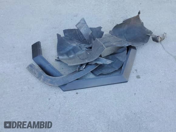 2025 Chevrolet Equinox FWD LT z VIN 3GNAXHEG4SL212885, wystawiony jako Copart lot #81022255 z przebiegiem 14 912 mil mil oraz Czysty tytuł • Clean title. Historia ofert i sprzedaży dostępna na DreamBid. Obrazek 13.