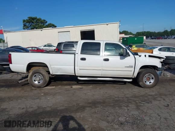 2007 Chevrolet Silverado 2500HD LT3 z VIN 1GCHK23DX7F144198, wystawiony jako IAAI lot #42725125 z przebiegiem 270 886 mil mil oraz . Historia ofert i sprzedaży dostępna na DreamBid. Obrazek 12.