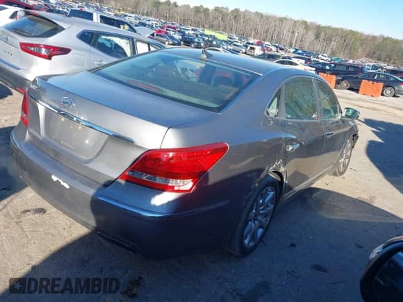 2011 Hyundai Equus Signature z VIN KMHGH4JF1BU034473, wystawiony jako IAAI lot #41263133 z przebiegiem 251 228 mil mil oraz . Historia ofert i sprzedaży dostępna na DreamBid. Obrazek 4.