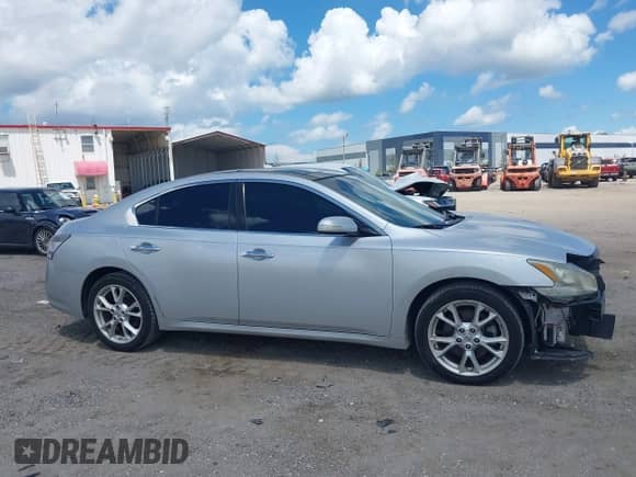 2014 Nissan Maxima SV z VIN 1N4AA5AP1EC494763, wystawiony jako IAAI lot #42931030 z przebiegiem 169 540 mil mil oraz . Historia ofert i sprzedaży dostępna na DreamBid. Obrazek 14.