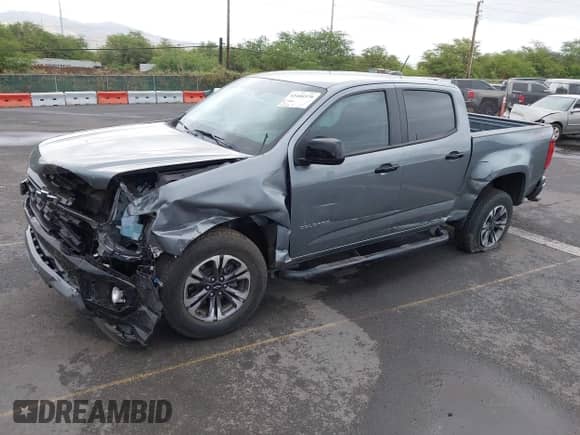 2022 Chevrolet Colorado 2WD Z71 z VIN 1GCGSDENXN1173627, wystawiony jako IAAI lot #42406970 z przebiegiem 21 937 mil mil oraz . Historia ofert i sprzedaży dostępna na DreamBid. Obrazek 2.
