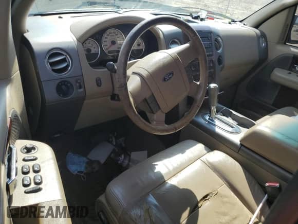 2006 Ford F-150 XLT z VIN 1FTPW12546KB82536, wystawiony jako Copart lot #81040435 z przebiegiem 181 891 mil mil oraz Czysty tytuł • Clean title. Historia ofert i sprzedaży dostępna na DreamBid. Obrazek 8.