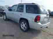 2008 Chevrolet TrailBlazer Fleet 2FL z VIN 1GNDT13S582259747, wystawiony jako IAAI lot #43580057 z przebiegiem 127 087 mil mil oraz . Historia ofert i sprzedaży dostępna na DreamBid. Obrazek 3.