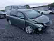 2011 Toyota Sienna XLE z VIN 5TDDK3DC7BS009716, wystawiony jako Copart lot #84866995 z przebiegiem 100 557 mil mil oraz Szkoda całkowita • Salvage title. Historia ofert i sprzedaży dostępna na DreamBid. Obrazek 4.