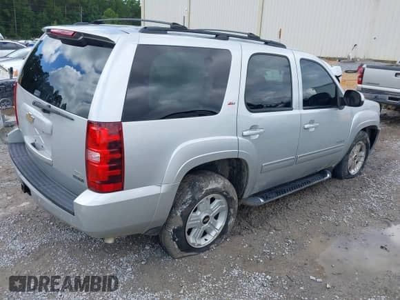 2011 Chevrolet Tahoe LT с VIN 1GNSCBE06BR361758, выставлен на аукционе IAAI как лот 42746015 с пробегом 155 653 миль миль и . История ставок и продаж доступна на DreamBid. Изображение 4.