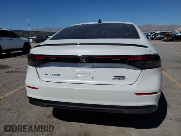 2024 Honda Accord Sport z VIN 1HGCY2F57RA055946, wystawiony jako Copart lot #85179005 z przebiegiem 8 804 mil mil oraz Szkoda całkowita • Salvage title. Historia ofert i sprzedaży dostępna na DreamBid. Obrazek 6.