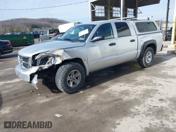 2008 Dodge Dakota SLT с VIN 1D7HW48NX8S507566, выставлен на аукционе IAAI как лот 41373343 с пробегом 77 674 миль миль и . История ставок и продаж доступна на DreamBid. Изображение 2.