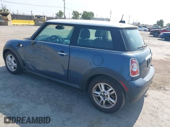 2011 MINI Hardtop with VIN WMWSU3C52BT091518, listed as a IAAI auction lot 42538726 with 120,384 mi miles and . Bid and sale history available at DreamBid. Image 3.