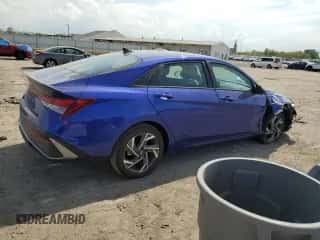 2025 Hyundai Elantra SEL Sport z VIN KMHLM4DG5SU991865, wystawiony jako Copart lot #56577565 z przebiegiem 1 959 mil mil oraz Nie do naprawy • Non repairable. Historia ofert i sprzedaży dostępna na DreamBid. Obrazek 3.