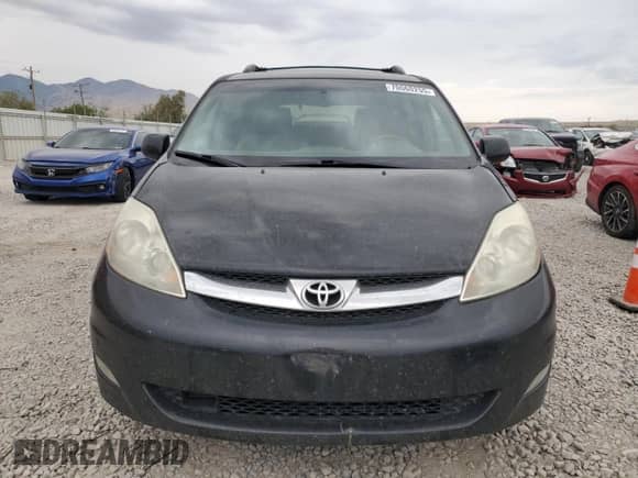 2008 Toyota Sienna XLE z VIN 5TDBK22C38S013128, wystawiony jako Copart lot #70060255 z przebiegiem 154 984 mil mil oraz Czysty tytuł • Clean title. Historia ofert i sprzedaży dostępna na DreamBid. Obrazek 5.