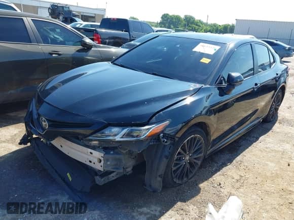 2019 Toyota Camry SE z VIN 4T1B11HK3KU236067, wystawiony jako IAAI lot #42673320 z przebiegiem 130 917 mil mil oraz . Historia ofert i sprzedaży dostępna na DreamBid. Obrazek 2.