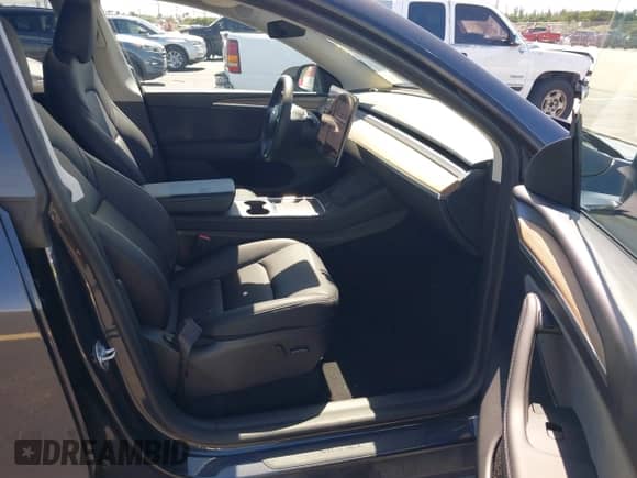 2024 Tesla Model Y с VIN 7SAYGDEDXRF050391, выставлен на аукционе IAAI как лот 43327993 с пробегом 60 206 миль миль и . История ставок и продаж доступна на DreamBid. Изображение 5.