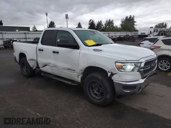 2019 Ram 1500 Tradesman z VIN 1C6SRFCT2KN621955, wystawiony jako Copart lot #48188245 z przebiegiem 123 786 mil mil oraz Szkoda całkowita • Salvage title. Historia ofert i sprzedaży dostępna na DreamBid. Obrazek 4.
