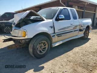 2000 Ford F-150 XL z VIN 2FTRX07L5YCA30151, wystawiony jako Copart lot #46751455 z przebiegiem Nie podano mil oraz Szkoda całkowita • Salvage title. Historia ofert i sprzedaży dostępna na DreamBid. Obrazek 1.