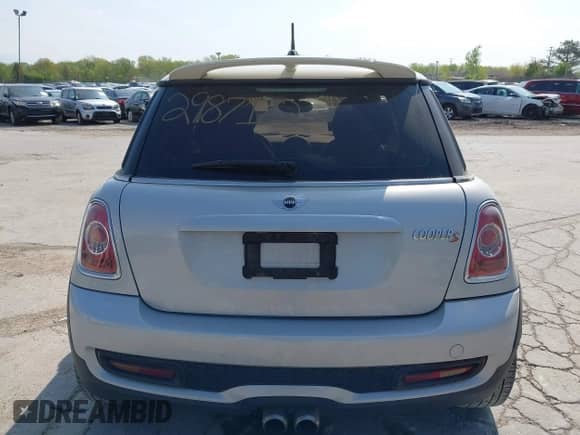 2013 MINI Hardtop S с VIN WMWSV3C50DT394815, выставлен на аукционе IAAI как лот 42210785 с пробегом 68 862 миль миль и . История ставок и продаж доступна на DreamBid. Изображение 16.