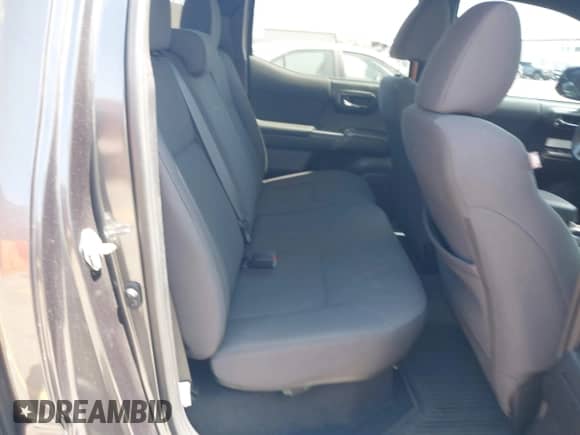 2018 Toyota Tacoma SR5 с VIN 3TMAZ5CN2JM066370, выставлен на аукционе IAAI как лот 42311459 с пробегом 99 496 миль миль и . История ставок и продаж доступна на DreamBid. Изображение 8.
