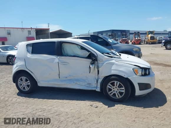 2012 Chevrolet Sonic LT z VIN 1G1JC6SB0C4206096, wystawiony jako IAAI lot #42799234 z przebiegiem 154 255 mil mil oraz . Historia ofert i sprzedaży dostępna na DreamBid. Obrazek 13.