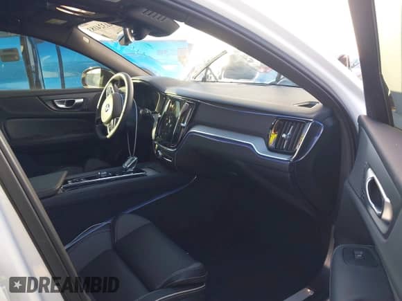 2024 Volvo S60 Plus Black Edition z VIN 7JRL12TH1RG294814, wystawiony jako IAAI lot #41324183 z przebiegiem 35 874 mil mil oraz . Historia ofert i sprzedaży dostępna na DreamBid. Obrazek 5.