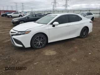 2021 Toyota Camry SE z VIN 4T1S11AK5MU561378, wystawiony jako Copart lot #51075785 z przebiegiem 80 781 mil mil oraz Szkoda całkowita • Salvage title. Historia ofert i sprzedaży dostępna na DreamBid. Obrazek 1.