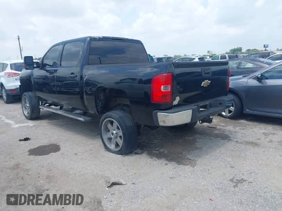 2011 Chevrolet Silverado 1500 LS z VIN 3GCPKREA3BG310821, wystawiony jako IAAI lot #42115265 z przebiegiem 72 891 mil mil oraz . Historia ofert i sprzedaży dostępna na DreamBid. Obrazek 3.