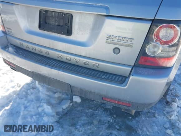 2011 Land Rover Range Rover Sport SC z VIN SALSH2E4XBA274563, wystawiony jako IAAI lot #41614852 z przebiegiem 114 586 mil mil oraz . Historia ofert i sprzedaży dostępna na DreamBid. Obrazek 6.