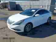 2014 Hyundai Sonata SE z VIN 5NPEC4AC0EH820702, wystawiony jako IAAI lot #43496052 z przebiegiem 134 812 mil mil oraz . Historia ofert i sprzedaży dostępna na DreamBid. Obrazek 17.