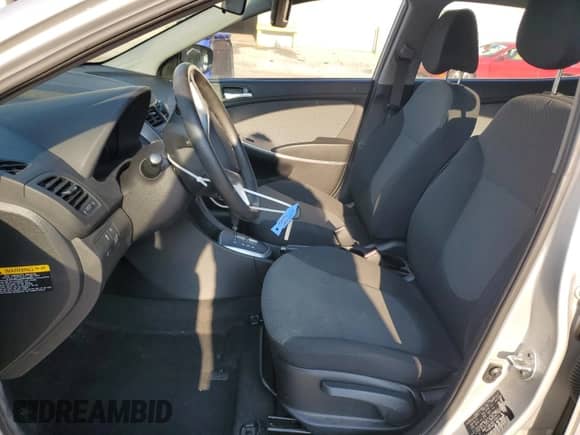 2013 Hyundai Accent GS z VIN KMHCT5AE4DU100415, wystawiony jako Copart lot #63779775 z przebiegiem 102 727 mil mil oraz Szkoda całkowita • Salvage title. Historia ofert i sprzedaży dostępna na DreamBid. Obrazek 7.