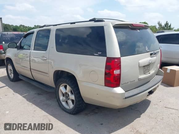 2007 Chevrolet Suburban LTZ z VIN 3GNFC16077G143345, wystawiony jako IAAI lot #42073956 z przebiegiem Nie podano mil oraz . Historia ofert i sprzedaży dostępna na DreamBid. Obrazek 3.