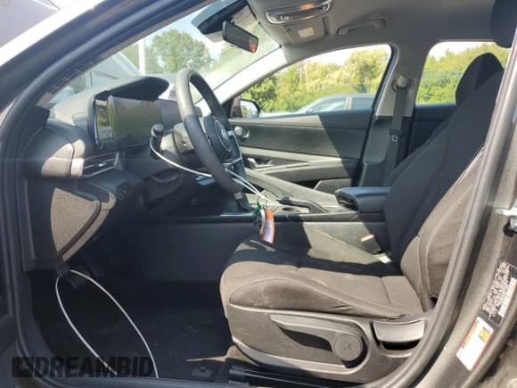 2024 Hyundai Elantra SEL z VIN KMHLM4DGXRU658930, wystawiony jako Copart lot #68425695 z przebiegiem 56 873 mil mil oraz Czysty tytuł • Clean title. Historia ofert i sprzedaży dostępna na DreamBid. Obrazek 7.