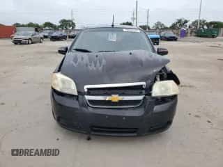 2009 Chevrolet Aveo LS z VIN KL1TD56E49B629772, wystawiony jako Copart lot #79640124 z przebiegiem 121 704 mil mil oraz Szkoda całkowita • Salvage title. Historia ofert i sprzedaży dostępna na DreamBid. Obrazek 5.