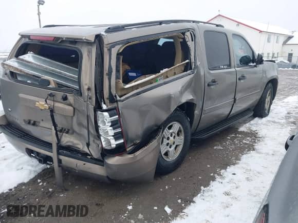 2007 Chevrolet Suburban LT z VIN 1GNFK16347J312488, wystawiony jako IAAI lot #41569438 z przebiegiem 190 635 mil mil oraz . Historia ofert i sprzedaży dostępna na DreamBid. Obrazek 4.