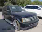 2009 Land Rover Range Rover Sport SC z VIN SALSH23469A190639, wystawiony jako IAAI lot #43485987 z przebiegiem 188 764 mil mil oraz . Historia ofert i sprzedaży dostępna na DreamBid. Obrazek 1.