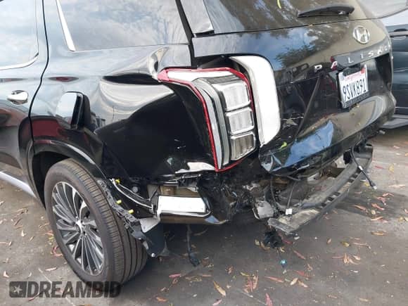 2025 Hyundai Palisade Calligraphy z VIN KM8R7DGE8SU862109, wystawiony jako IAAI lot #42770365 z przebiegiem 4 416 mil mil oraz . Historia ofert i sprzedaży dostępna na DreamBid. Obrazek 6.