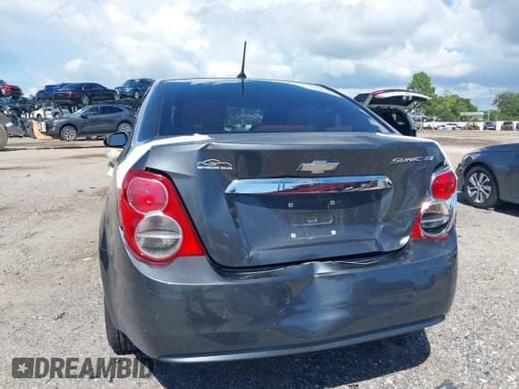 2012 Chevrolet Sonic LT с VIN 1G1JC5SHXC4223356, выставлен на аукционе IAAI как лот 42993786 с пробегом 104 412 миль миль и . История ставок и продаж доступна на DreamBid. Изображение 16.