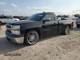 2015 Chevrolet Silverado 1500 LS z VIN 1GCNCPEH6FZ282749, wystawiony jako Copart lot #55503725 z przebiegiem 135 461 mil mil oraz Szkoda całkowita • Salvage title. Historia ofert i sprzedaży dostępna na DreamBid. Obrazek 1.