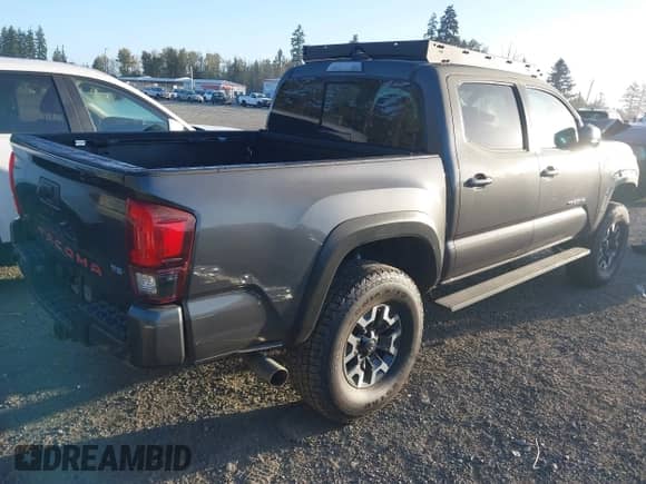 2017 Toyota Tacoma SR5 z VIN 3TMCZ5AN7HM089004, wystawiony jako IAAI lot #43401587 z przebiegiem 103 356 mil mil oraz . Historia ofert i sprzedaży dostępna na DreamBid. Obrazek 4.