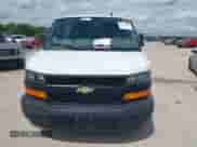 2023 Chevrolet Express Cargo z VIN 1GCWGBFP0P1117443, wystawiony jako IAAI lot #42488911 z przebiegiem 76 369 mil mil oraz . Historia ofert i sprzedaży dostępna na DreamBid. Obrazek 12.