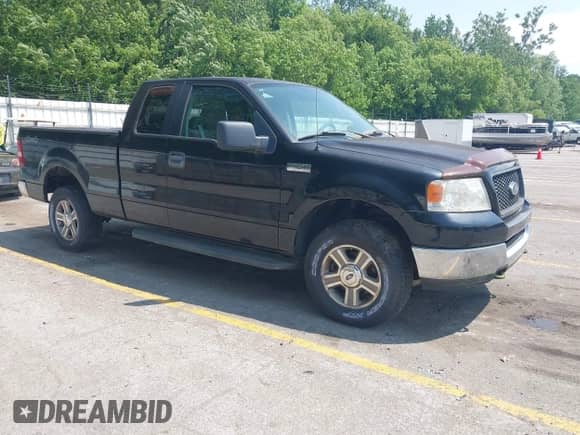 2005 Ford F-150 XLT z VIN 1FTPX14535FA72661, wystawiony jako IAAI lot #42496037 z przebiegiem 74 180 mil mil oraz . Historia ofert i sprzedaży dostępna na DreamBid. Obrazek 1.