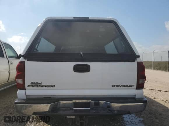 2003 Chevrolet Silverado 1500 LS z VIN 1GCEC19T93E186628, wystawiony jako Copart lot #74373104 z przebiegiem 104 619 mil mil oraz Szkoda całkowita • Salvage title. Historia ofert i sprzedaży dostępna na DreamBid. Obrazek 6.